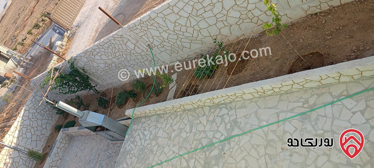 مزرعة مساحة الأرض 3400م والبناء 120م للبيع في المفرق 