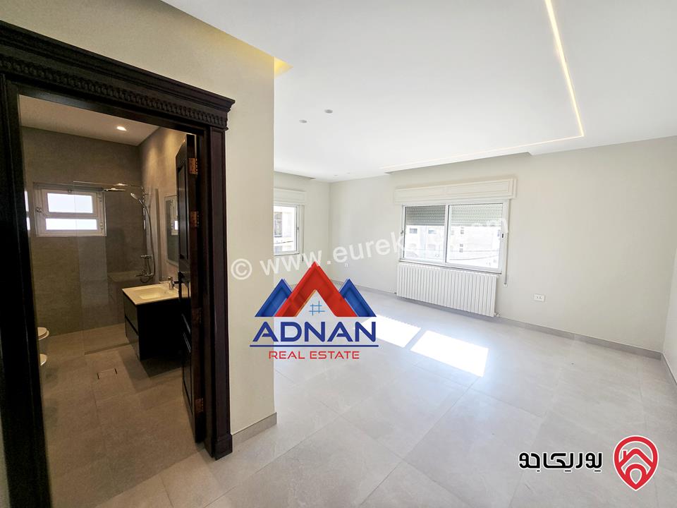 شقة طابقية مساحة 300م طابق ثاني للإيجار الفارغ مجددة بالكامل في عمان - الصويفية