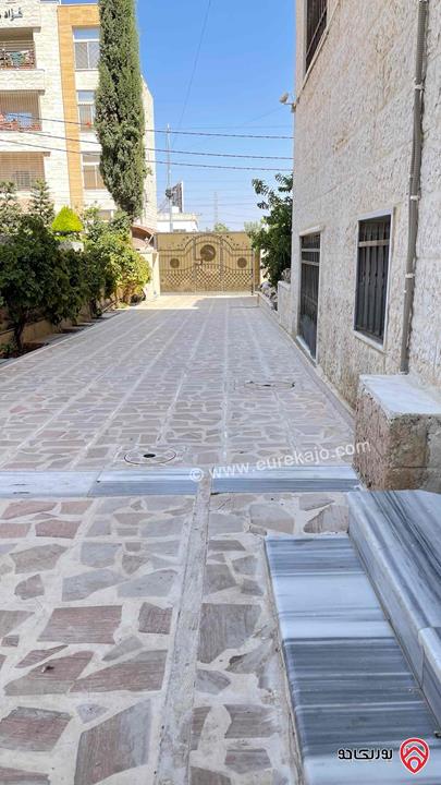 شقة مفروشة طابق تسوية مساحة 150م للطلاب المغتربين داخل بيت ڤيلا للايجار في اربد - حي الراهبات