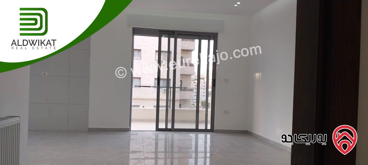 شقة طابق ثاني للبيع في عمان - البنيات / طريق المطار مساحة 180م والترس 30م بالقرب من جامعة البتراء جديدة لم تسكن