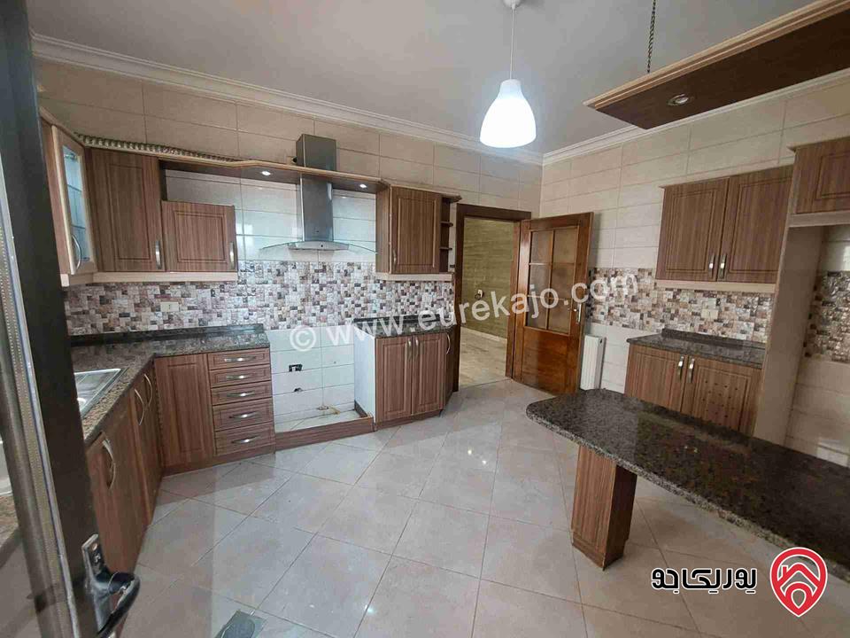 شقة مساحة 175م طابق ثاني للبيع في عمان - خلدا مطلة على دابوق 