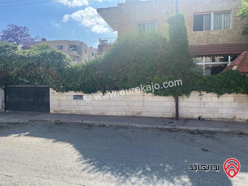 بيت مستقل مساحة 300م على أرض 450م للايجار بوسط مدينة اربد شمال ضريبة الدخل قرب مسجد الفيحاء ينفع لحضانة او دائرة حكومية 