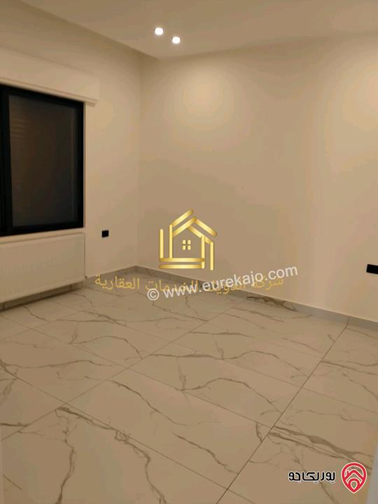 شقة جديدة طابق ثالث مساحة 205متر للإيجار في عمان - خلدا 