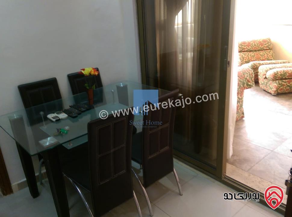 شقة مفروشة فاخرة طابق ثالث 145م مع روف 85م للبيع في عمان - عبدون 