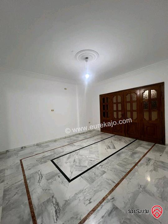 شقة فارغة مساحة 185م طابق ثالث للايجار في عمان - أم السماق