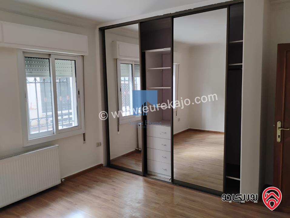 شقة أرضية مساحة 225م مع حديقة وترسات 100م تشطيب سوبر ديلوكس للبيع في عمان - خلدا