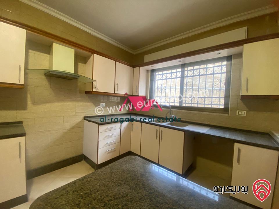 شقة فارغة شبه ارضية مساحة 165م للايجار في عمان - الرابية