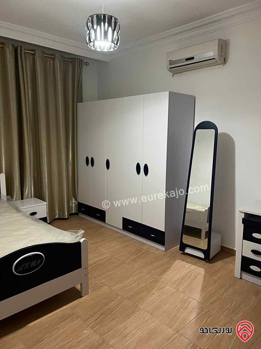 شقة طابق رابع مع روف مساحة 220م للبيع في عمان - ام السماق من المالك