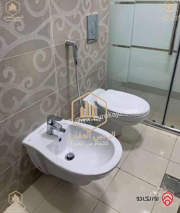 شقة سوبر ديلوكس شبه أرضية مساحة 95م داخلي و 40م خارجي للبيع في عمان - الدوار الرابع 