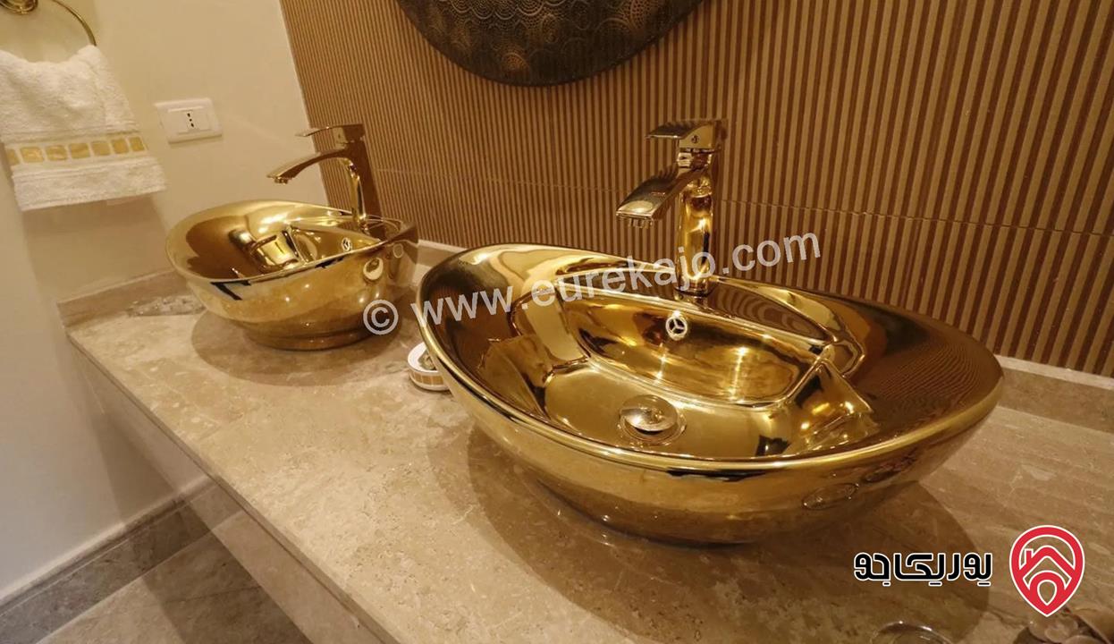 فيلا فاخرة مساحة 1500م على أرض 2025م للبيع في عمنن - طريق المطار 