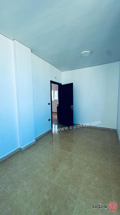 شقة فارغة طابق رابع بدون مصعد مساحة 100م للإيجار في عمان - مرج الحمام من المالك مباشرة 