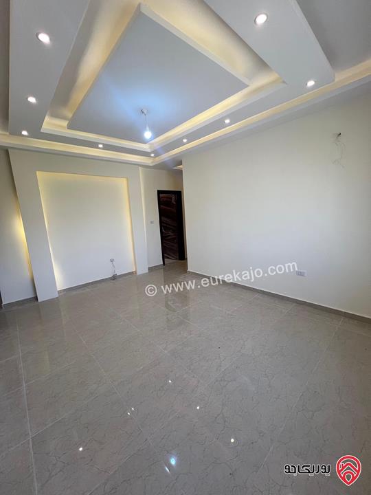 شقة فخمة طابق ثالث مساحة 160م للبيع في عمان - الجبيهة / حي المنصور