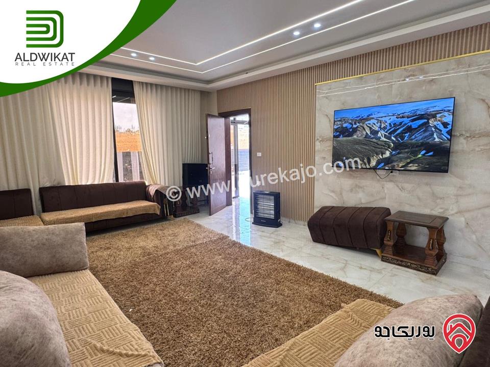 فيلا مستقلة للبيع في ناعور / شارع السلام مساحة الارض 900م ومساحة البناء 1000م ومساحة الحديقة 300م ومساحة الترس 100م