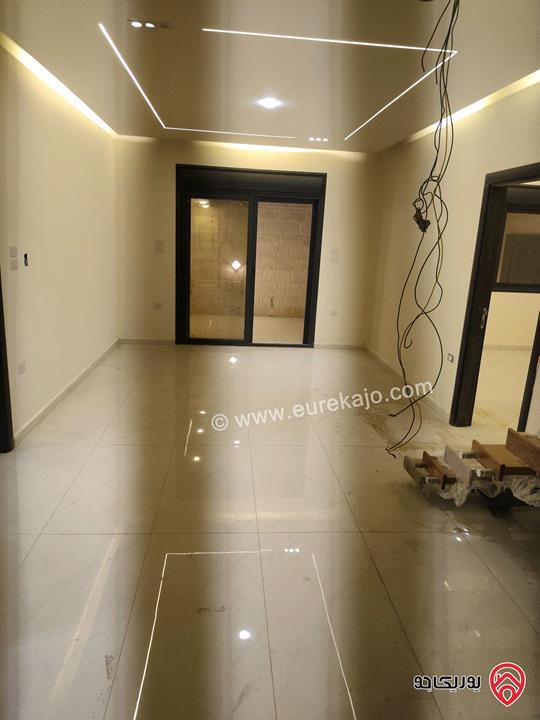 شقة طابق أرضي دوبلكس مساحة 219م مع ساحات خارجية عدد 2 بمساحة 100م للبيع في اربد