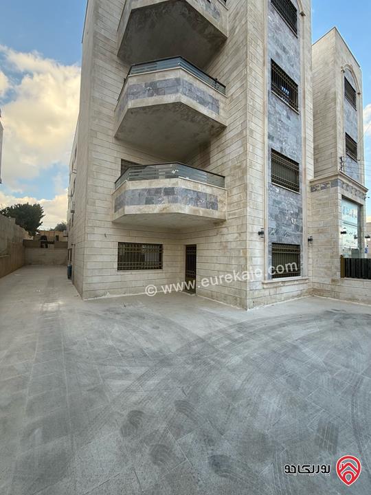 شقة ديلوكس طابق ارضي مساحة 190م داخلي و 140م خارجي للبيع في عمان - ابو علندا 