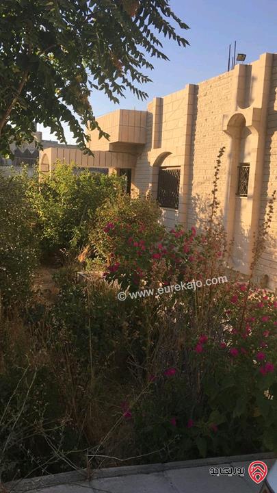 فيلا مساحة البناء 1000م على أرض 1142م للبيع في عمان - صويلح