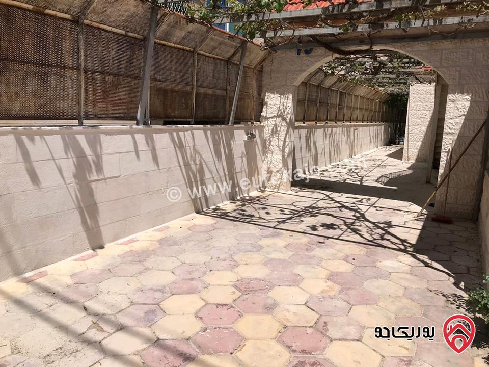 فيلا مساحة 325م على أرض 400م للبيع في عمان - الجبيهة