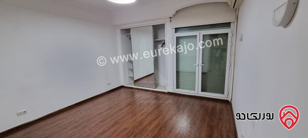 شقة فاخرة مساحة 345م داخلي و 60م خارجي للايجار في عمان - الدوار الخامس