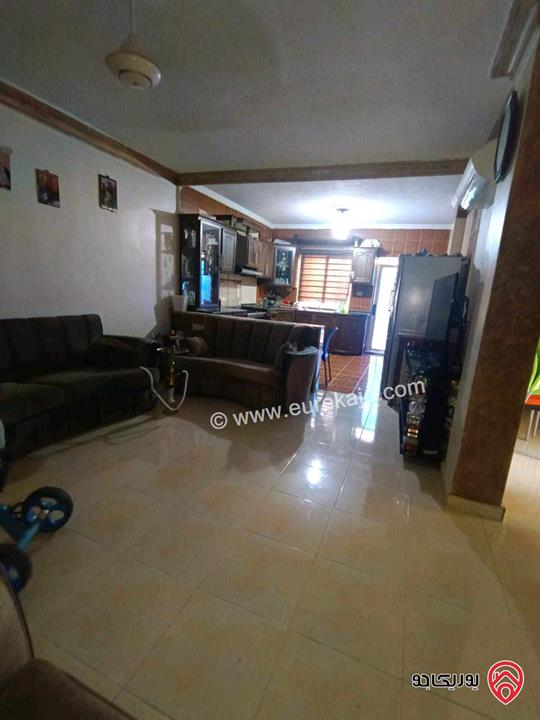 شقة طابق ثالث مساحة 150م للبيع في الزرقاء - ضاحية مكة