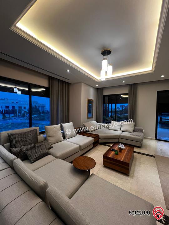 شقة فاخرة مفروشة أرضية مساحة 150م داخلي و 30م خارجي للإيجار في عمان - خلدا