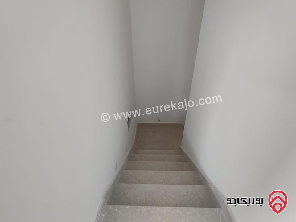 فلل متلاصقة مساحة الارض 250م مساحة البناء 500م للبيع في عمان - عبدون 