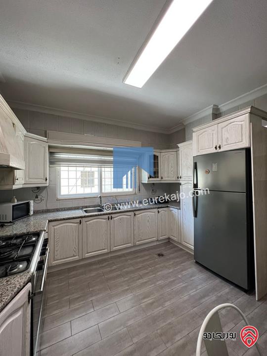 شقة أرضية مفروشة 200م مع حديقة وترسات 150م للبيع في جبل عمان 