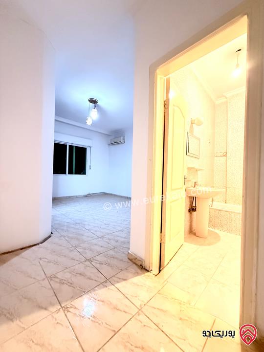 شقة مساحة 180م طابق ثالث للبيع في عمان - طبربور