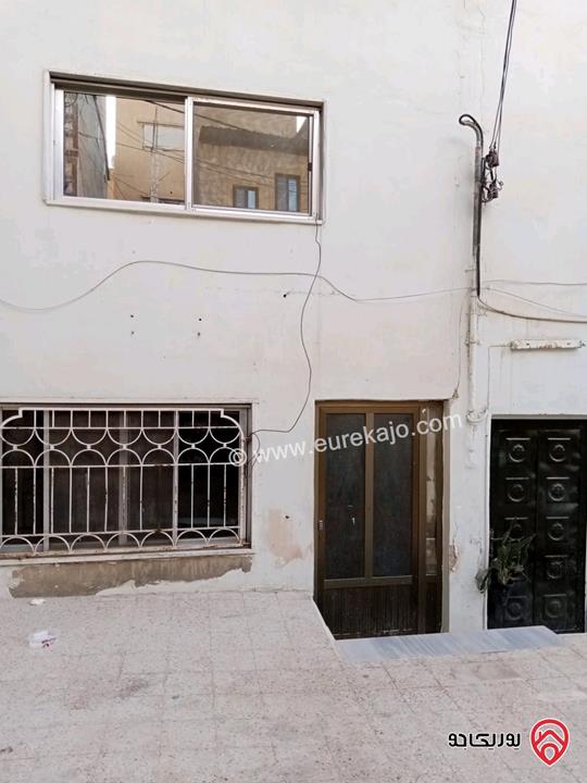 بيت مستقل مكون من طابقين 200م على أرض 120م للبيع في الرصيفة (اسكان الامير طلال)