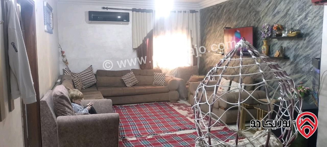 شقة طابق رابع مساحة 90م للبيع في الزرقاء - جبل طارق شارع الشلال 