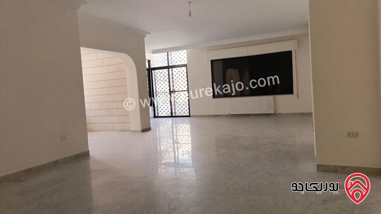 طابق ارضي من فيلا مساحة 300م على ارض 700م للايجار في عمان - دير غبار