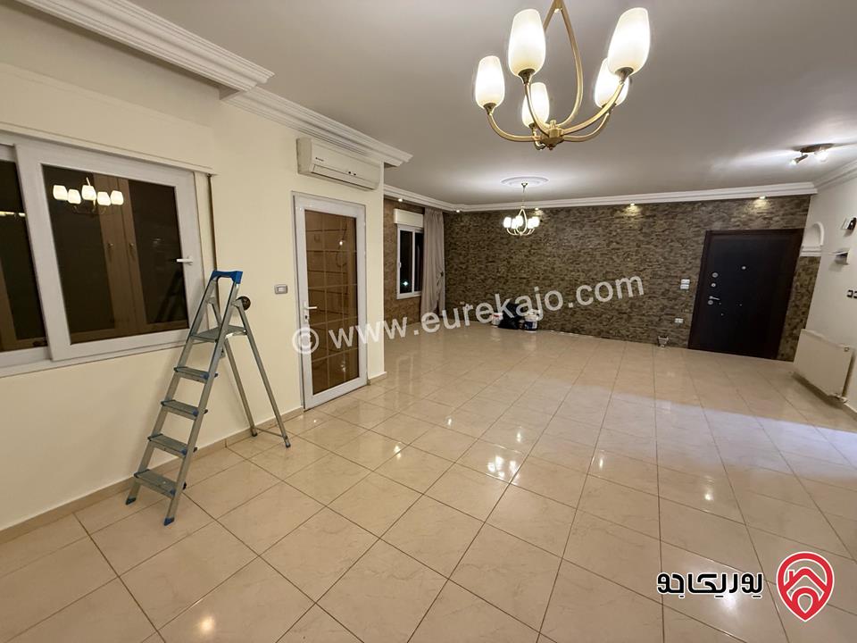 شقة مساحة 170م طابق ثاني مع مصعد عمارة هادئة عائلات للإيجار  في عمان - دير غبار