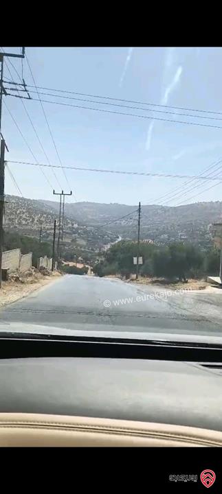 أرض مساحة 1 دونم و 616م للبيع في الزرقاء - صروت بموقع ولا اروع مطلة على جبال جرش و العالوك بين عمان وجرش تصلح لمنزل او مزرعة