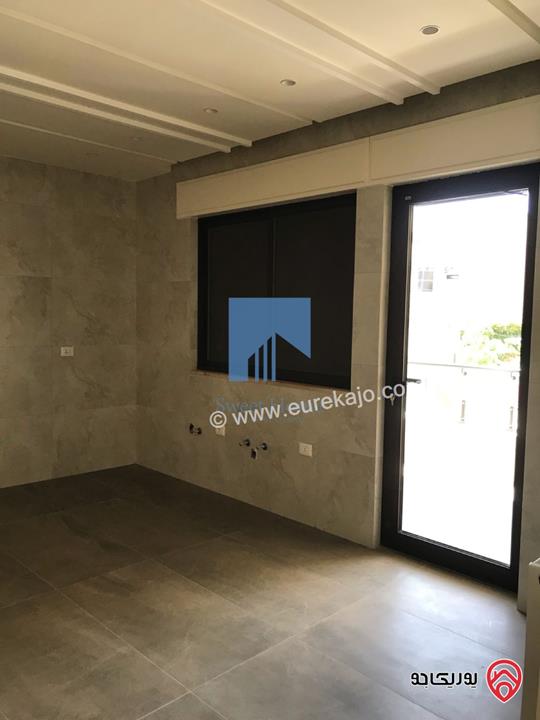 شقة طابقية فاخرة طابق اول مساحة 235م للبيع في عمان - الجندويل تشطيب سوبر ديلوكس لم تسكن