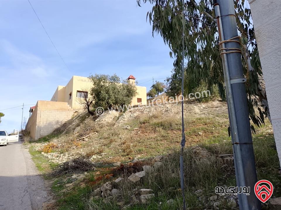 أرض مساحة 1 دونم و 211م مع بيت للبيع في عمان - منطقة بدر الجديدة
