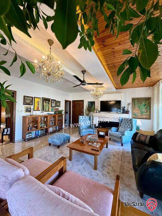 شقة طابق ثالث مساحة 174م + روف 150م للبيع في عمان - السابع 