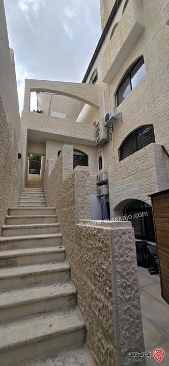 شقة تربلكس مساحة 469م داخلي و 150م خارجي للبيع في عمان - عبدون