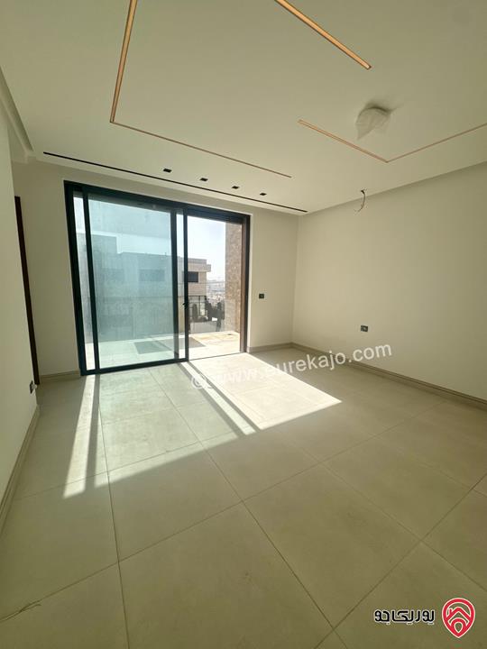 فيلا عدد 2 متلاصقتان مساحة البناء 885م على أرض 500م لكل فيلا للبيع في عمان - رجم عميش بإطلالة جميلة