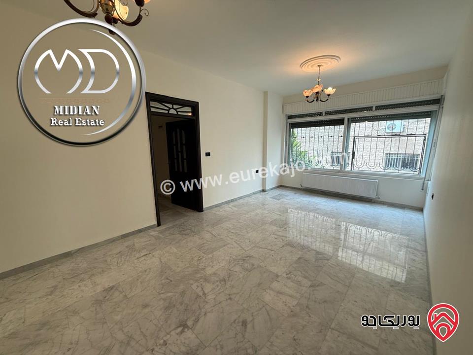 شقة فارغة للايجار في عمان - الرابية مساحة 200م طابق اول تشطيبات سوبر ديلوكس اطلالة جميلة بسعر مميز