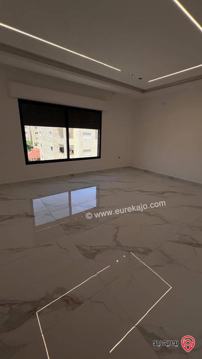 شقة جديدة لم تسكن بعد للبيع في منطقة البنيات مساحة 271م ط3 بالقرب من مدرسة البنيات الثانوية للبينات