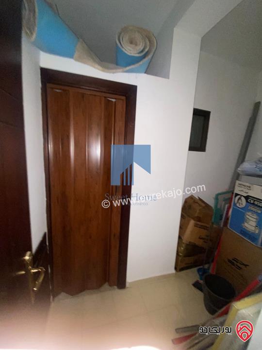 شقة شبه أرضية 200م مع ترسات 80م تشطيب سوبر ديلوكس للبيع في عمان - خلدا