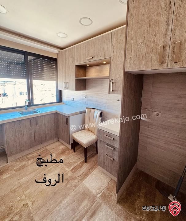 شقة فاخرة طابق ثالث مع روف مساحة 405م للبيع في عمان - خلدا