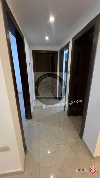 شقة مساحة 200م طابق أول مجددة بالكامل للايجار  في عمان - دير غبار 