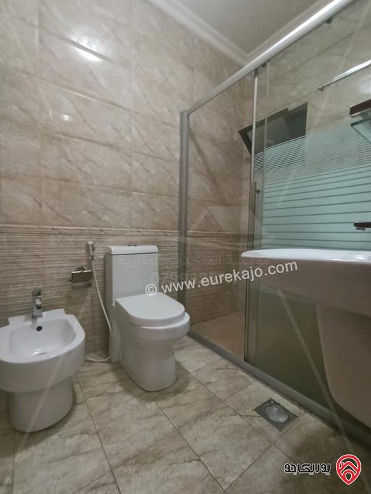 شقة فارغة مساحة 150م طابق ثالث للايجار للعرسان او عائلة صغيرة في عمان - الرابية