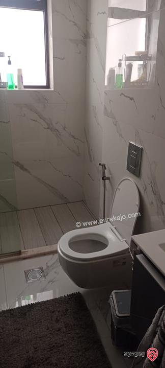 شقة طابق شبه ارضي مساحة 215م داخلي و حديقة 200م للبيع في عمان - ناعور وادي الكيرا