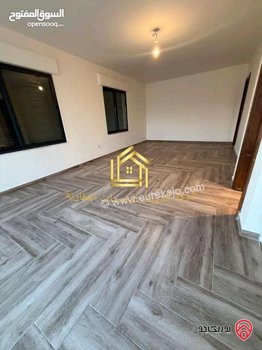 شقة جديدة دوبلكس ثالث مع روف مساحة 250م للإيجار في عمان - ضاحية النخيل 