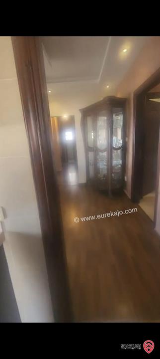 شقة طابق ثالث مع روف مساحة 175م مميزة للبيع في عمان - الرابية