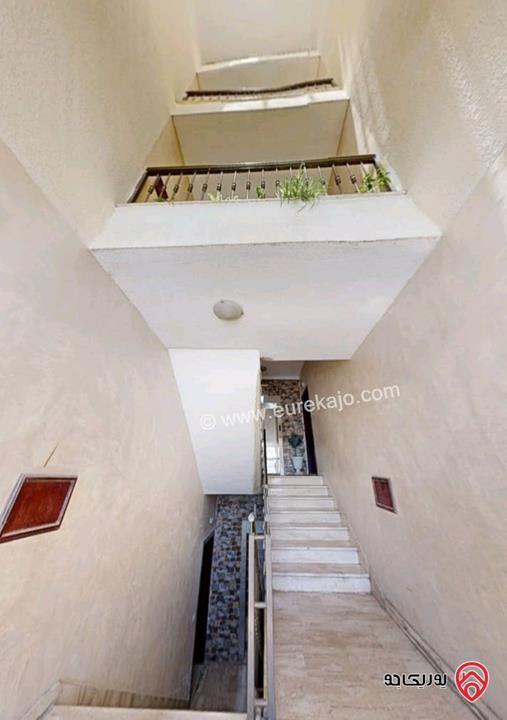 شقة شبه ارضية مساحة 234م داخلي و 120م خارجي للبيع في عمان - تلاع العلي 