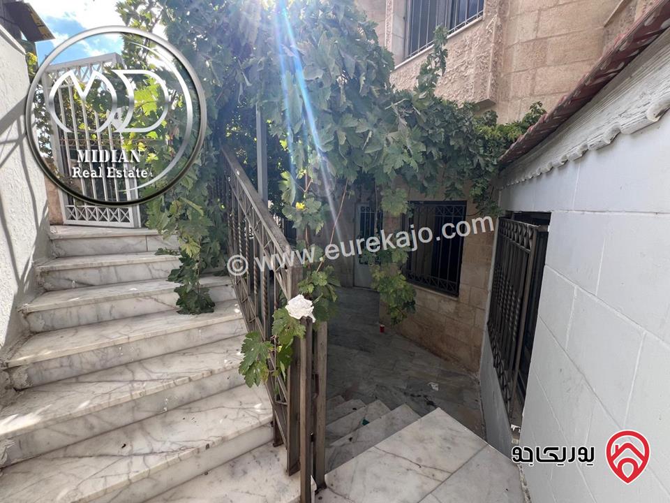 شقة شبه ارضي للبيع في عمان - ضاحية الرشيد مساحة 165م مع ترس و حديقة 50م سوبر ديلوكس بسعر مميز