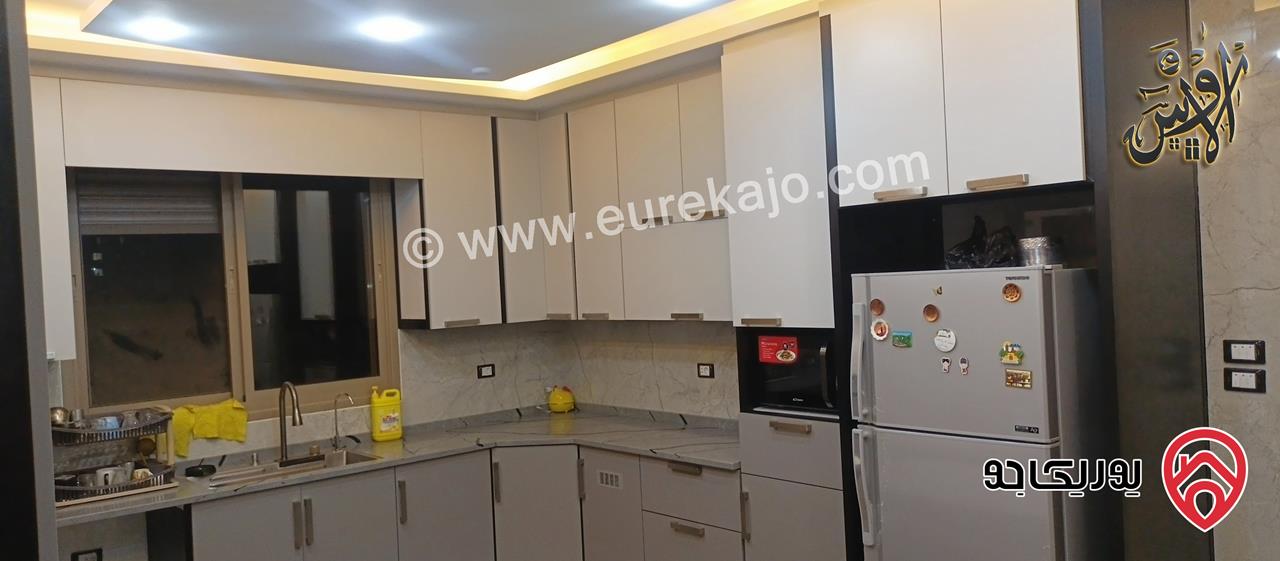 فيــلا فـاخرة طـابقـين مساحة 400م على أرض 723م للبيــع في الزرقاء الصحفـييـن 