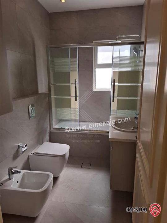 شقة مميزة مساحة 381م طابق ثالث للايجار في عمان - دير غبار